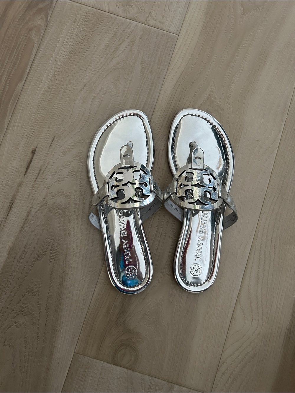 Tory Burch Girls' Metallic Silver Logo Thong Sandals - Mirror Shine